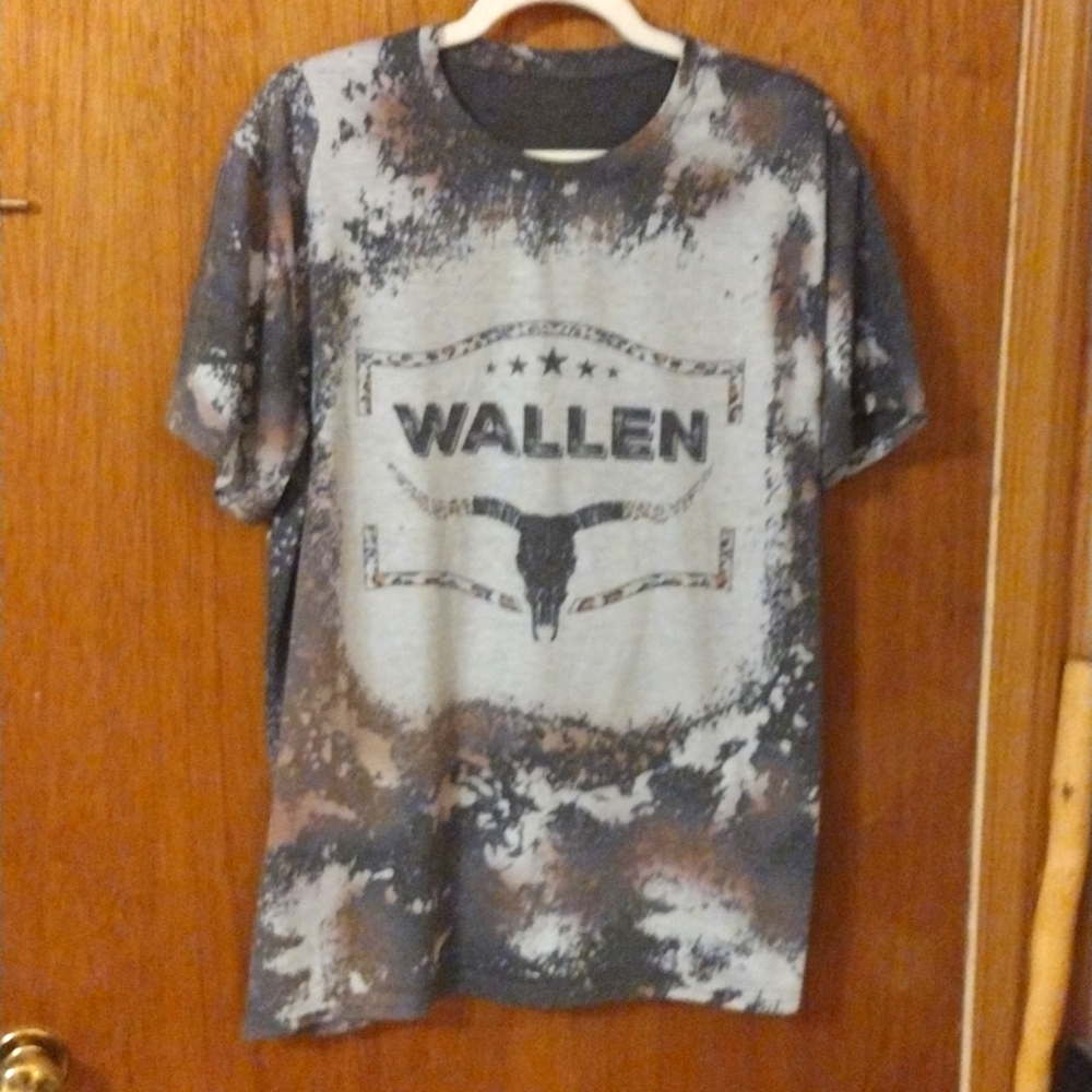 Wallen Short Sleeve Graphic Tee in Black, Gray & Brown